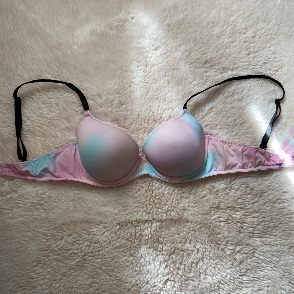 PINK Victoria’s Secret lightly lined bra